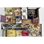 A SELECTION OF AMBER, COSTUME JEWELLERY AND A ROTARY WATCH, to include a necklace, two pairs of