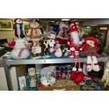 A QUANTITY OF CHRISTMAS DECORATIONS AND ORNAMENTS ETC, to include a boxed battery operated snow