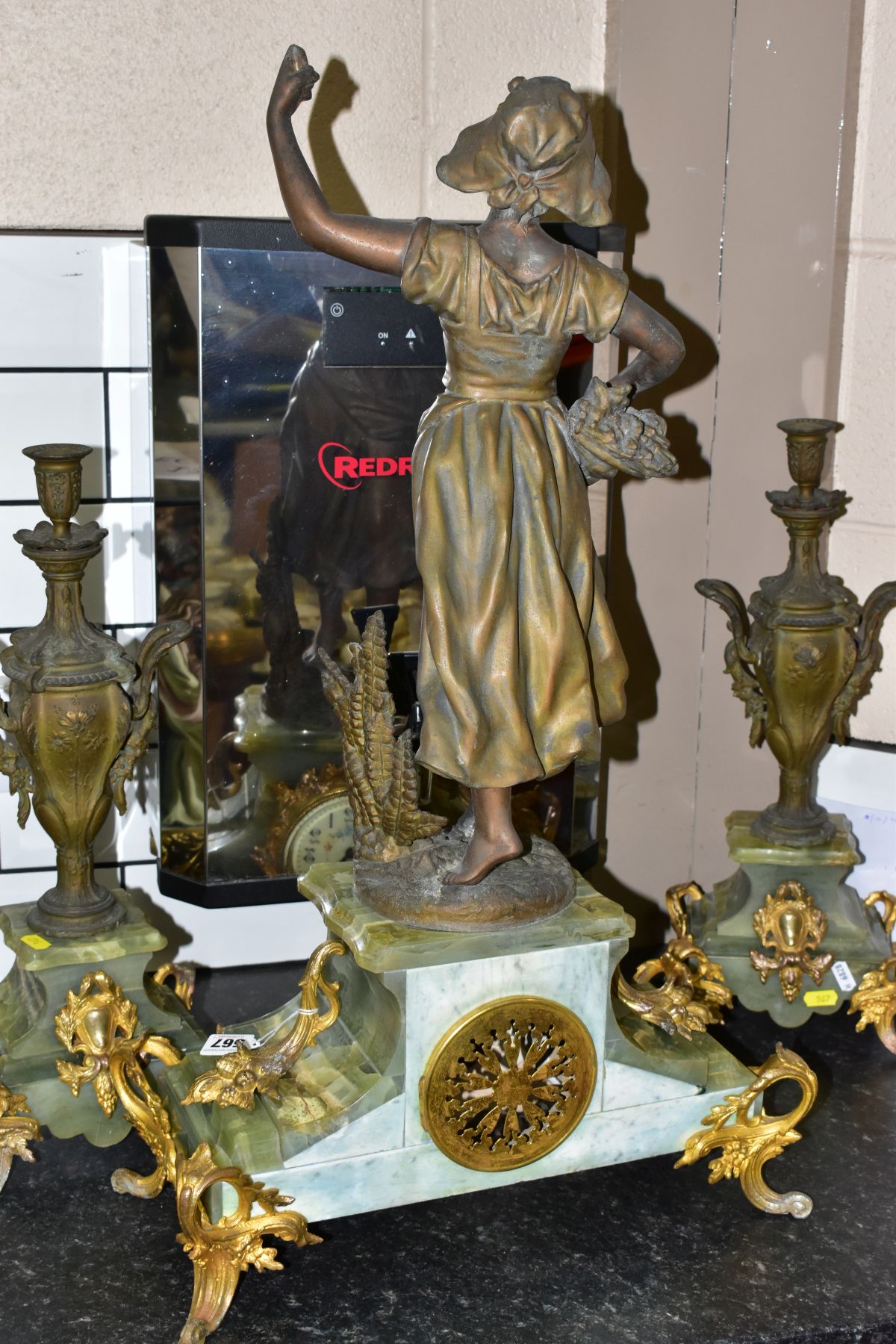 A LATE 19TH CENTURY GREEN ONYX, BRONZED SPELTER AND GILT METAL CLOCK GARNITURE, the clock with - Image 17 of 20