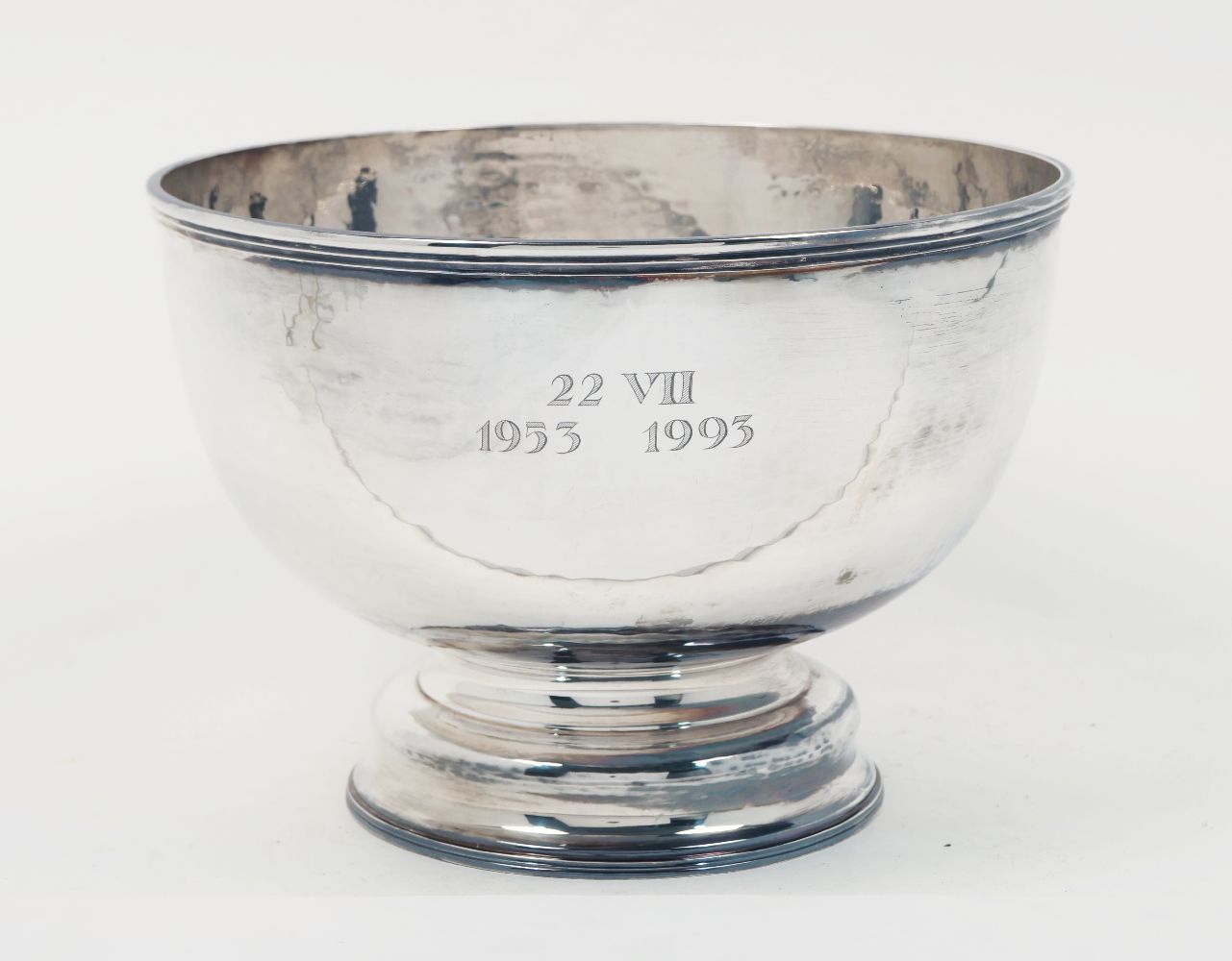 A large silver bowl, Sheffield, c.1993, CJ Vander Ltd., of plain, circular form with reeded edge and - Image 2 of 2