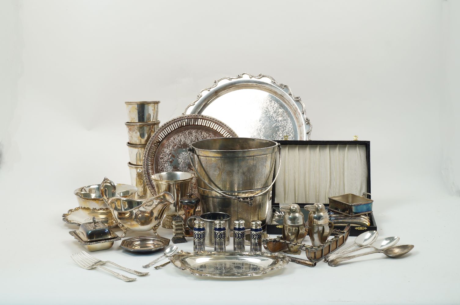 A quantity of American silver plate including: a set of four blue glass lined cylindrical cruets