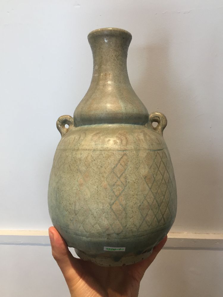 A Thai Sawankhalok pottery flask, 15th/16th century, with two lug handles and incised hatched - Image 7 of 12