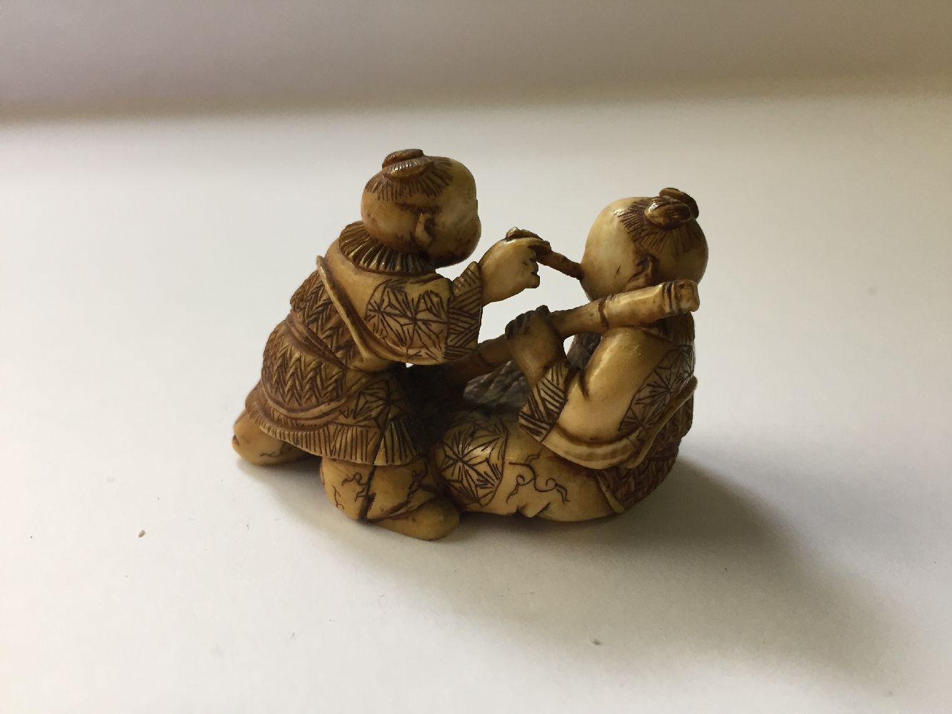 A collection of eleven ivory and horn Japanese netsuke, 19th century, to include a large netsuke - Image 18 of 33