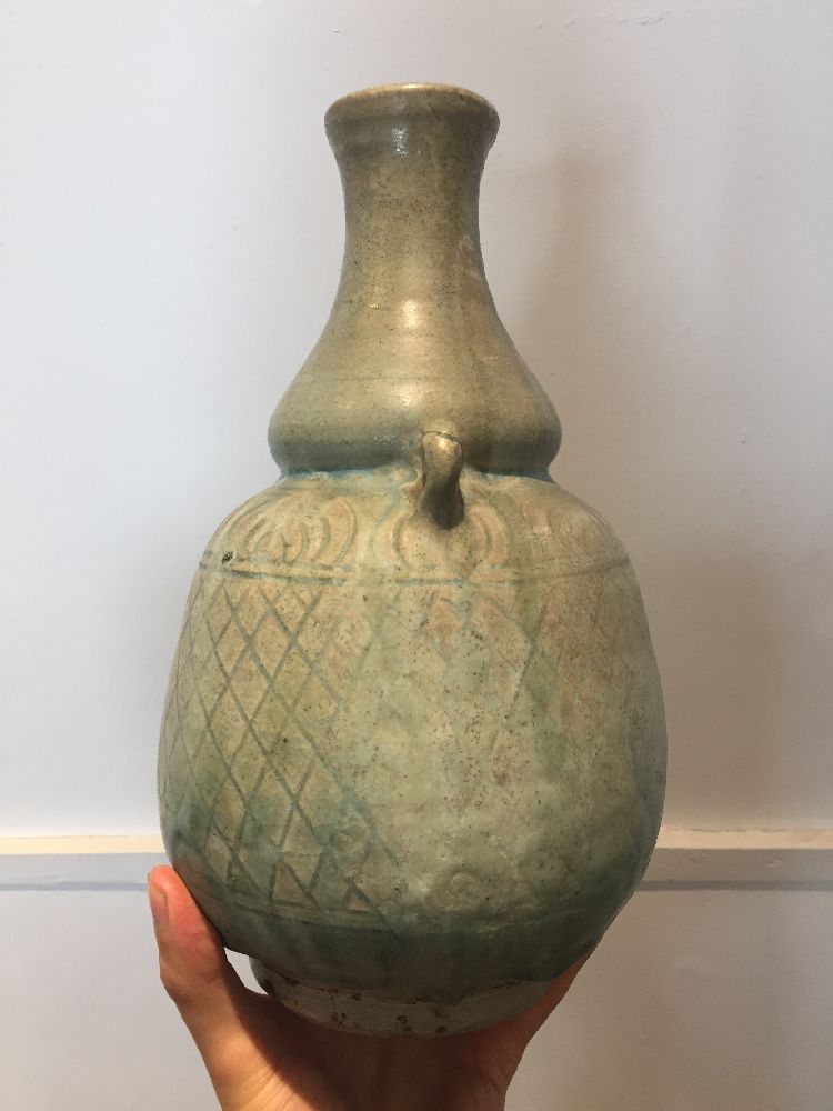 A Thai Sawankhalok pottery flask, 15th/16th century, with two lug handles and incised hatched - Image 8 of 12