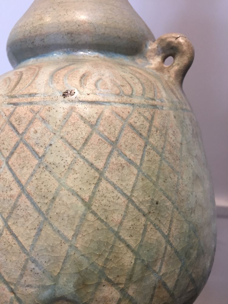 A Thai Sawankhalok pottery flask, 15th/16th century, with two lug handles and incised hatched - Image 12 of 12