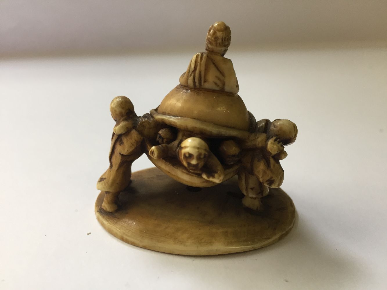 A collection of eleven ivory and horn Japanese netsuke, 19th century, to include a large netsuke - Image 20 of 33