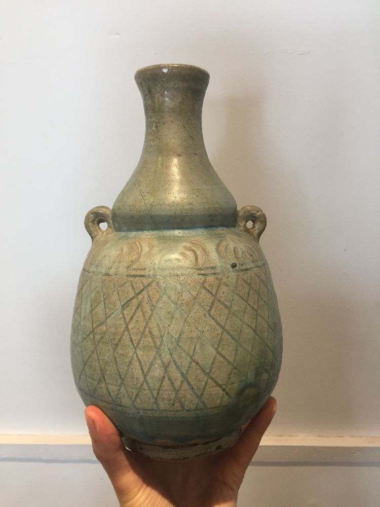 A Thai Sawankhalok pottery flask, 15th/16th century, with two lug handles and incised hatched - Image 5 of 12