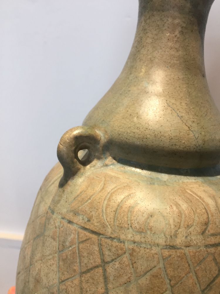 A Thai Sawankhalok pottery flask, 15th/16th century, with two lug handles and incised hatched - Image 11 of 12