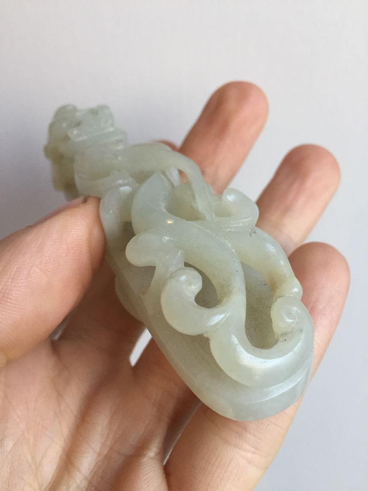 A Chinese pale green jade dragon belt hook, 18th century, carved with a dragon head terminal and a - Image 9 of 11