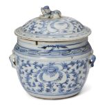 A Chinese porcelain jar and cover, 19th century, painted in underglaze blue with peony scrolls, 15cm