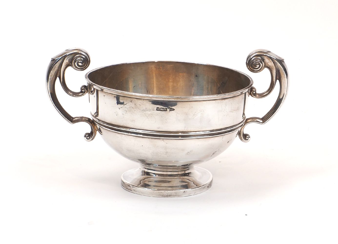 An Edwardian silver Walker & Hall centrepiece bowl, Sheffield, c.1902, the circular body raised on a