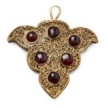 A garnet inlaid gold filigree pendant or dress ornament, Golden Horde, 13-14th century, of lobed