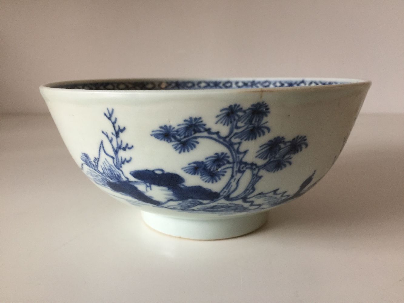 Two Chinese porcelain blue and white 'shipwreck' bowls excavated from the Nanking Cargo, circa 1750, - Bild 7 aus 10
