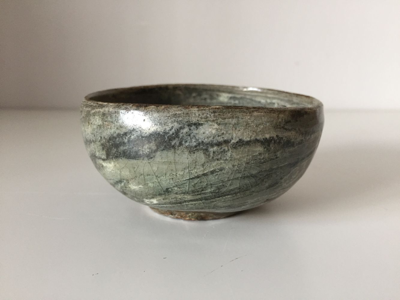 A rare Korean 'yeonrimun' marbled pottery bowl, Goryeo dynasty, 12th century, on short foot with - Image 7 of 11