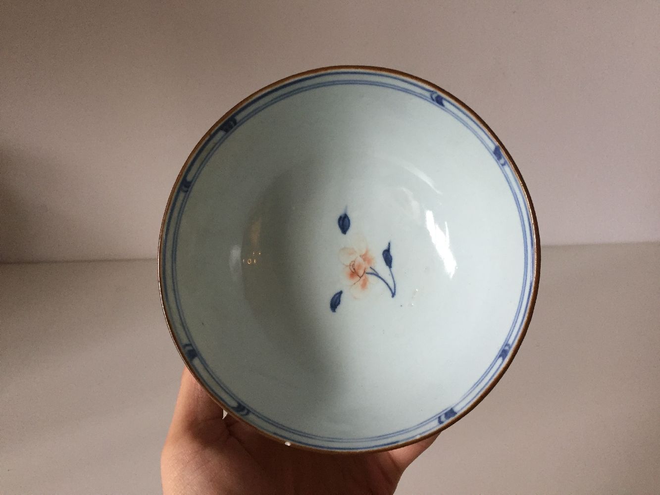 Two Chinese porcelain blue and white 'shipwreck' bowls excavated from the Nanking Cargo, circa 1750, - Bild 5 aus 10