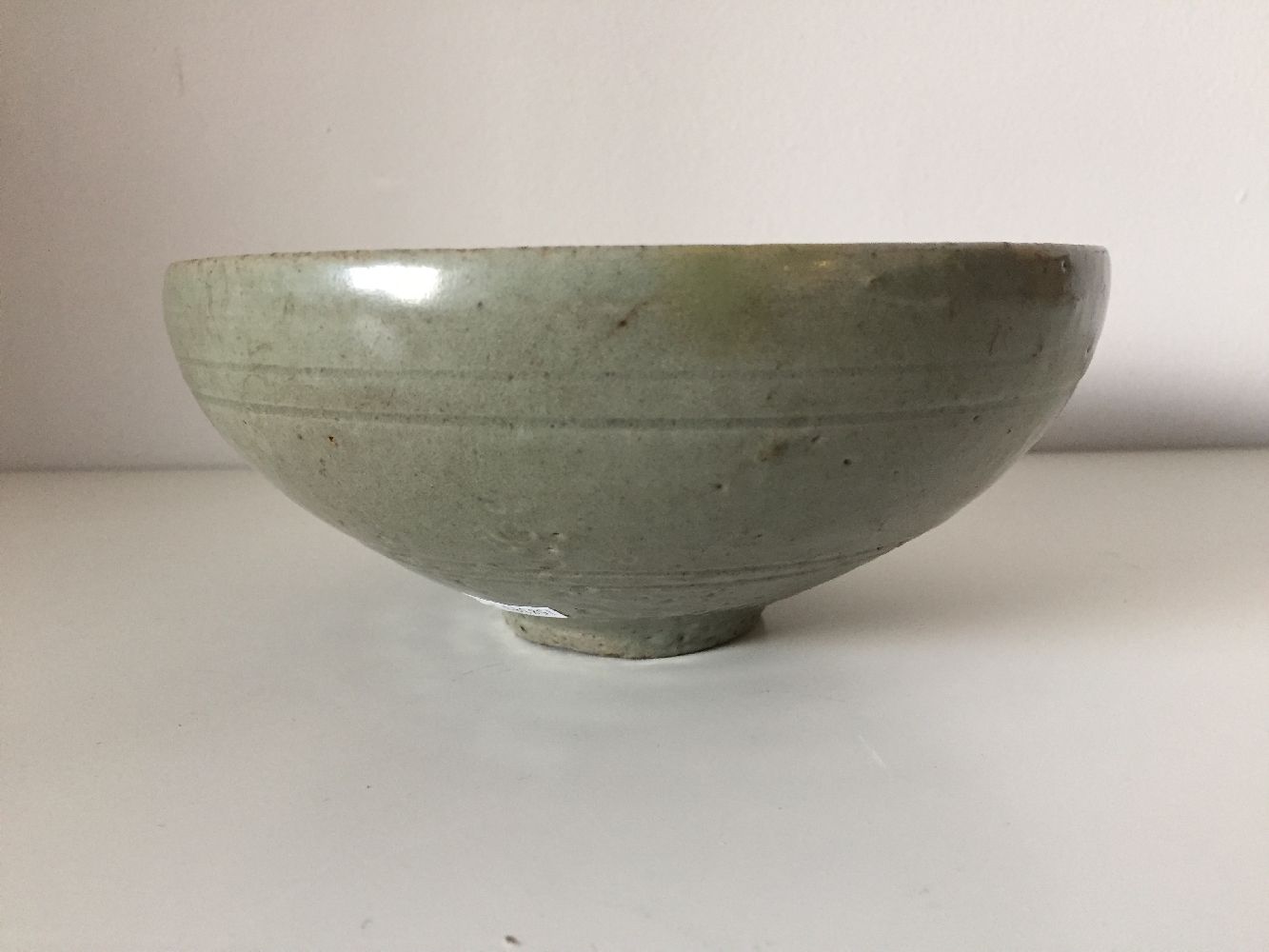 A Korean stoneware inlaid celadon bowl, Goryeo dynasty, 13th-14th century, on short foot with curved - Image 10 of 13