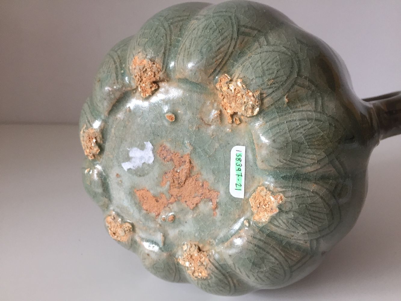 A Korean stoneware celadon melon-shaped teapot, Goryeo dynasty, the lobed body decorated with - Image 2 of 10