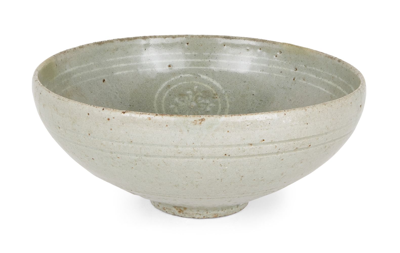 A Korean stoneware inlaid celadon bowl, Goryeo dynasty, 13th-14th century, on short foot with curved