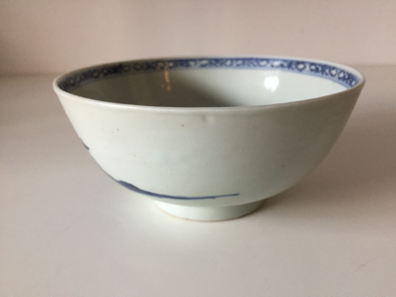 Two Chinese porcelain blue and white 'shipwreck' bowls excavated from the Nanking Cargo, circa 1750, - Bild 8 aus 10
