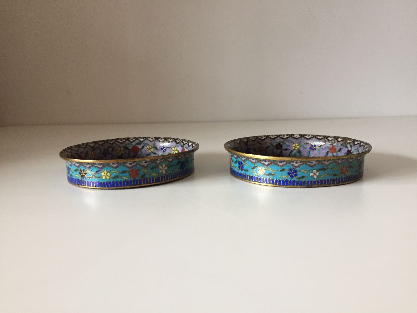 A pair of Chinese cloisonné enamel 'cricket' dishes, 18th/19th century, decorated to the interior - Image 4 of 11