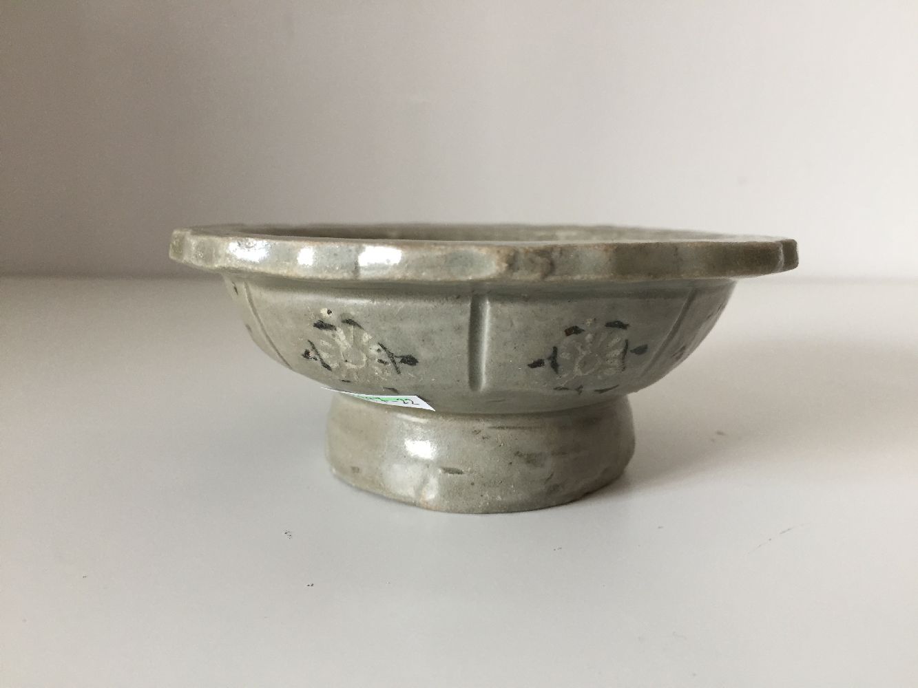 A Korean stoneware inlaid celadon stem bowl, Goryeo dynasty, on tapering foot, the shallow bowl with - Image 6 of 11