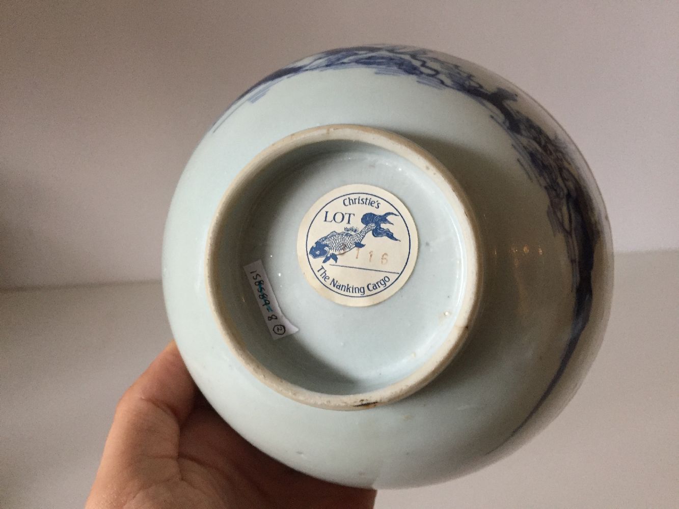 Two Chinese porcelain blue and white 'shipwreck' bowls excavated from the Nanking Cargo, circa 1750, - Bild 10 aus 10