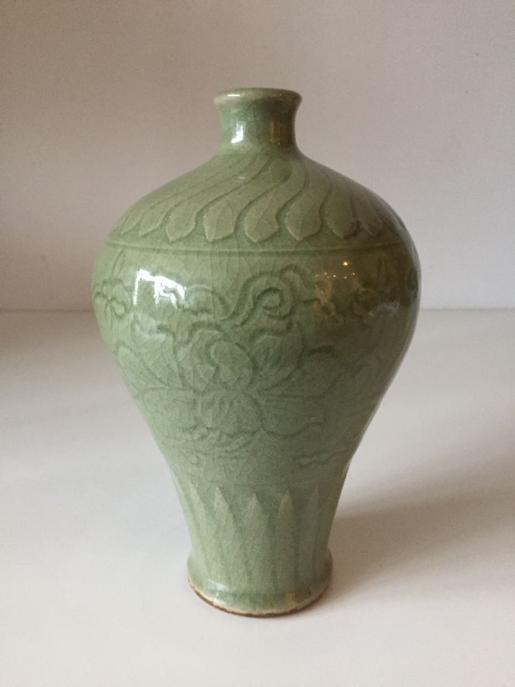 A Chinese grey stoneware Ming-style celadon 'lotus' vase, 19th century, the exterior carved with two - Bild 2 aus 7