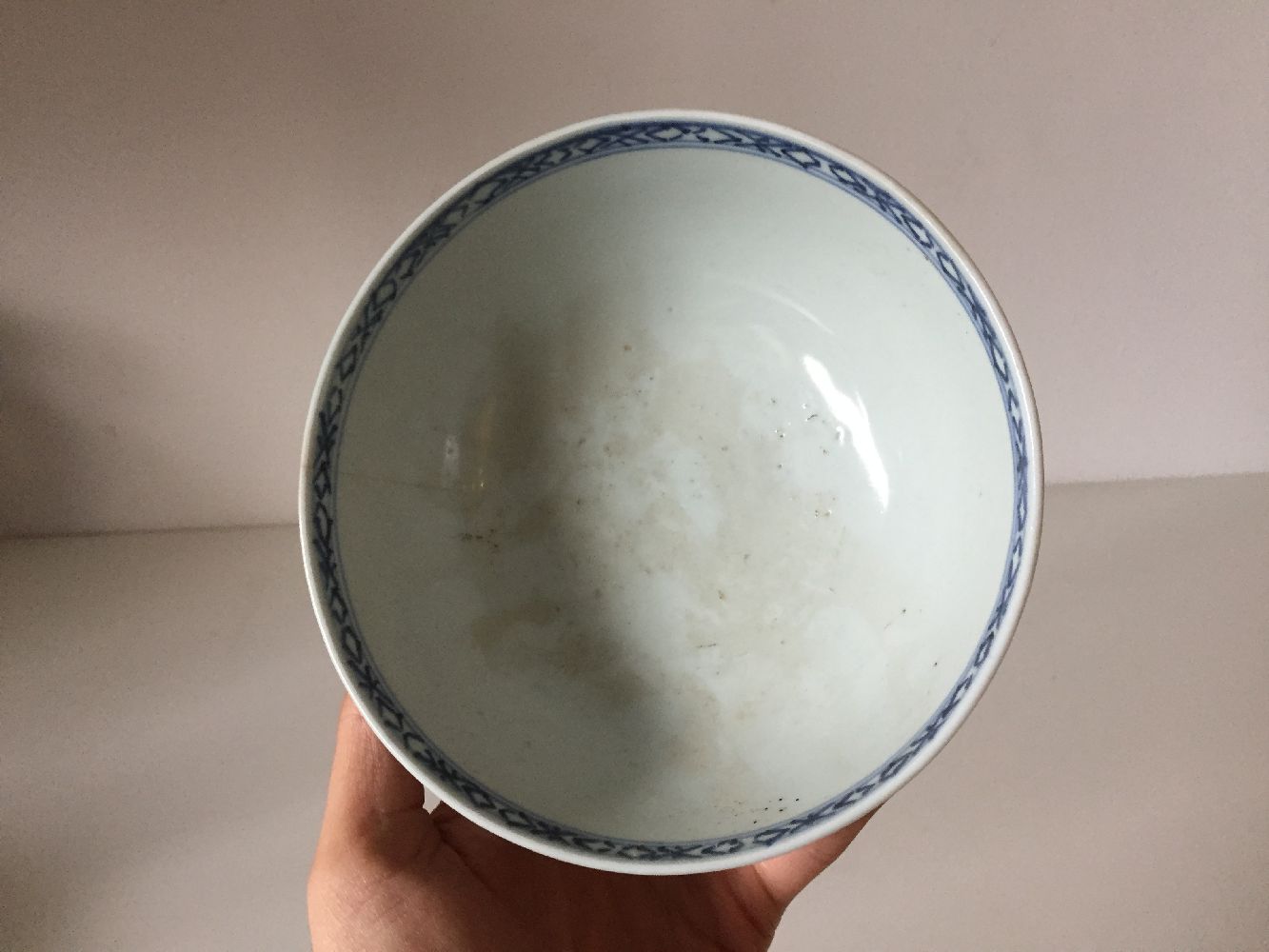 Two Chinese porcelain blue and white 'shipwreck' bowls excavated from the Nanking Cargo, circa 1750, - Bild 9 aus 10