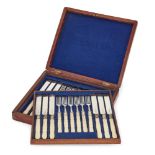 A cased set of Edwardian silver dessert knives and forks, London, c.1909, Holland, Aldwinckle &