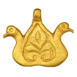 A pendant, modelled as stylized twin birds, with plain reverse, length 3.5cm, gross weight