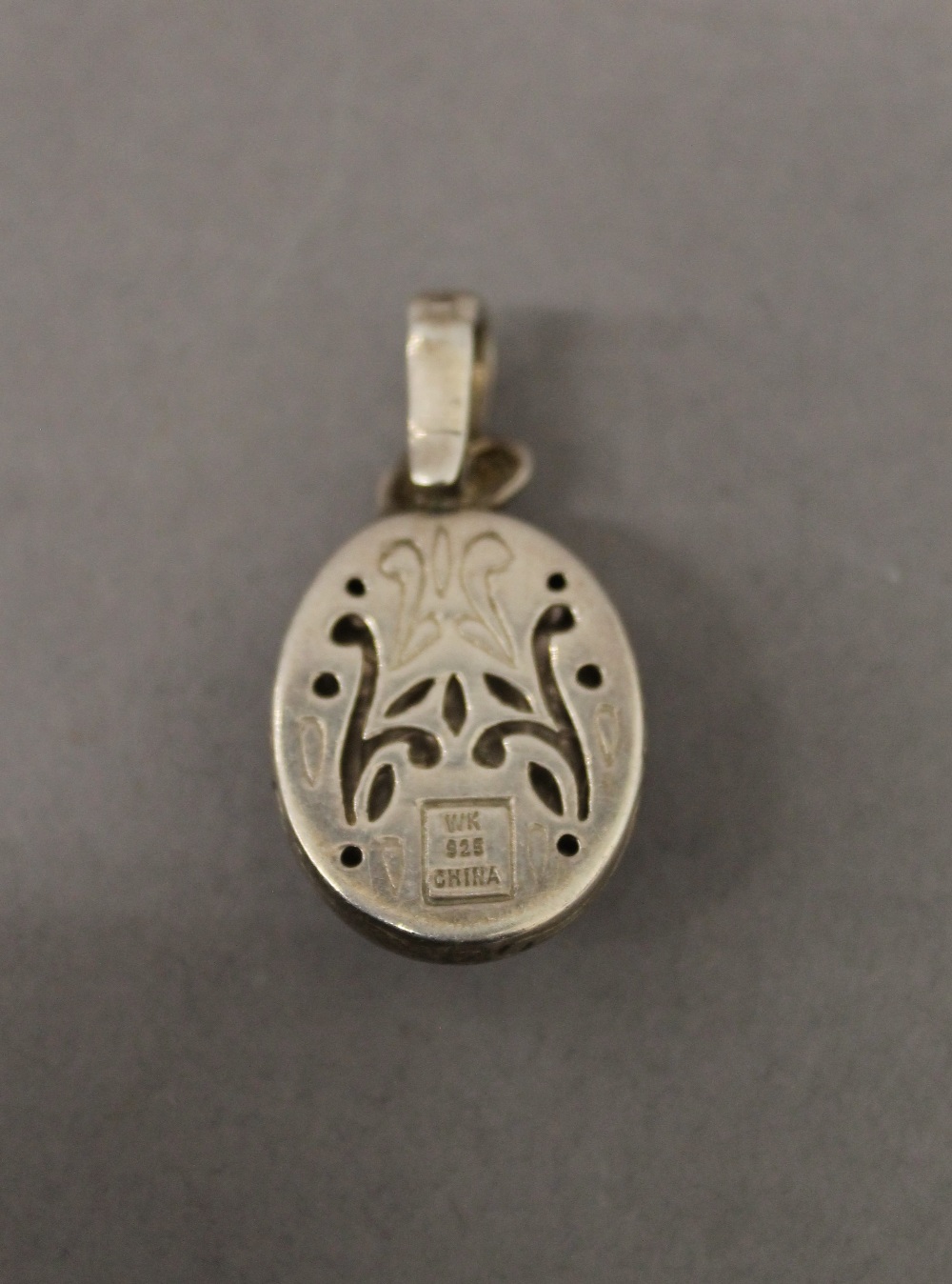 Two silver pendants. The largest 4.5 cm high. - Image 5 of 5