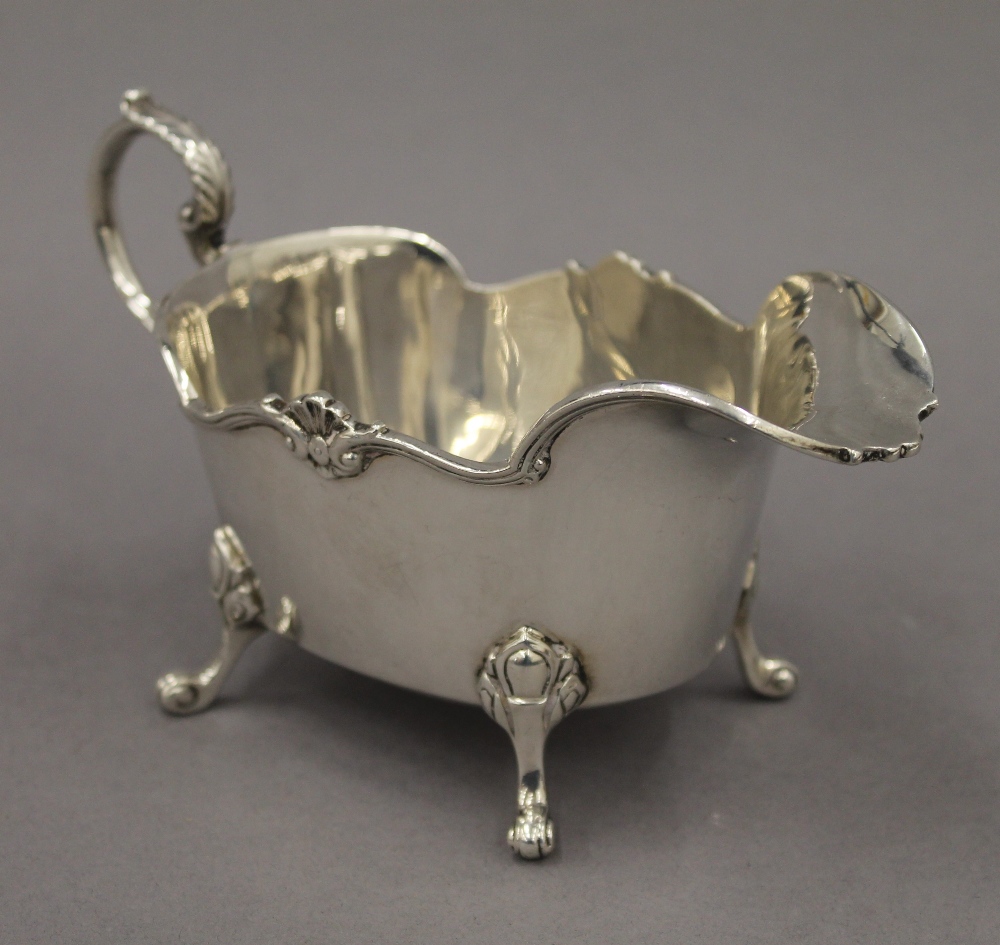 A silver sauce boat. 16.5 cm long. 6.1 troy ounces. - Image 2 of 4