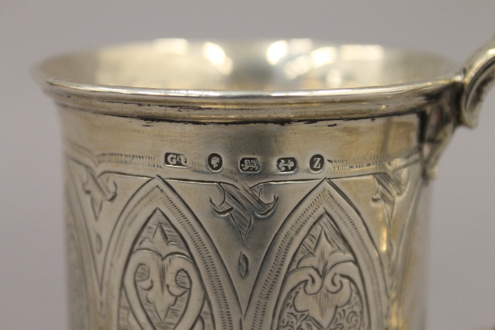 A small Victorian silver tankard. 9 cm high. 4.2 troy ounces. - Image 4 of 5