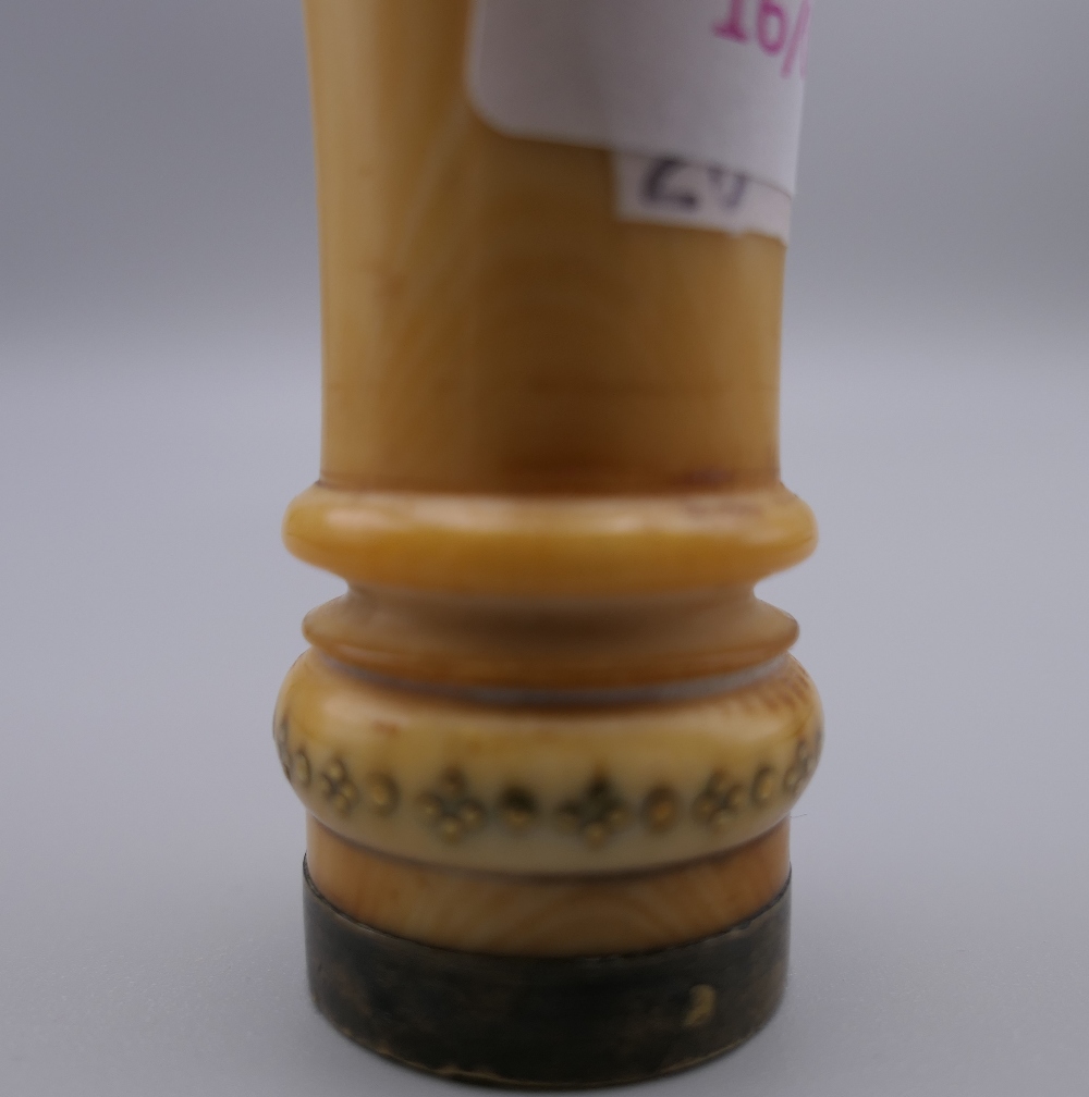 A 19th century piquet inlaid ivory handle. 11.5 cm high. - Image 2 of 9