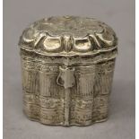 A Dutch silver snuff box. 4 cm high. 20.