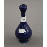 A small Chinese blue onion top vase. 16.