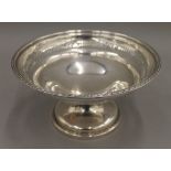 A silver tazza. 21 cm diameter. 11.1 troy ounces.