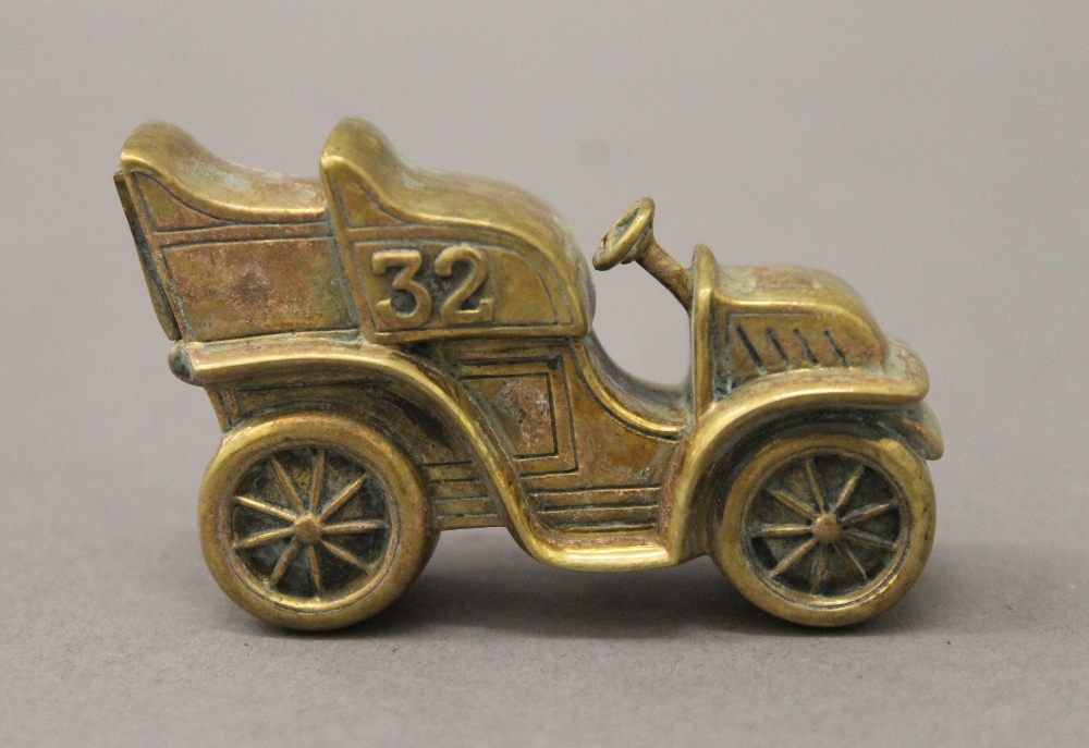 A brass vesta formed as a vintage car. 6 cm long. - Image 2 of 3