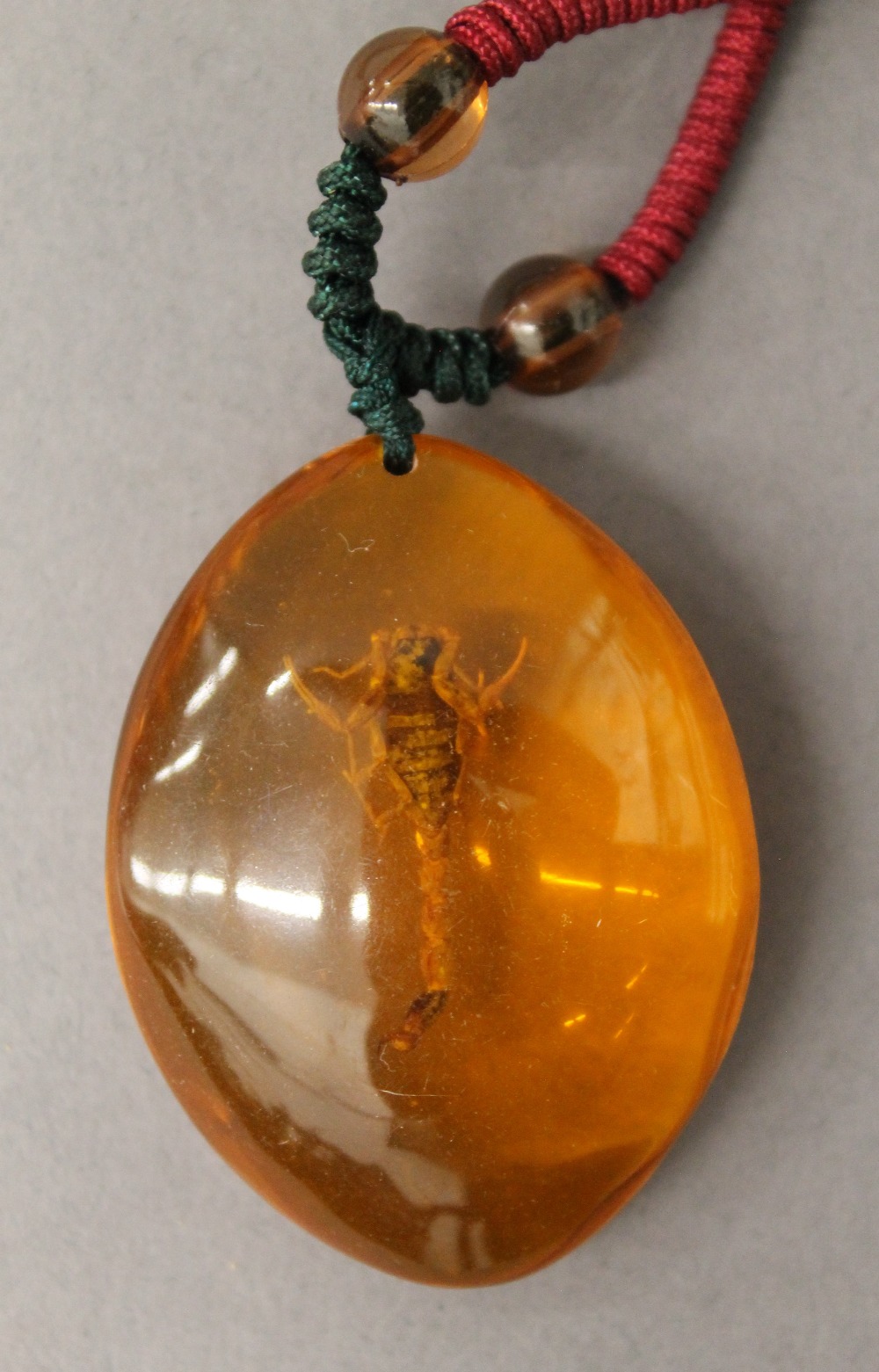 A dress pendant. - Image 2 of 2