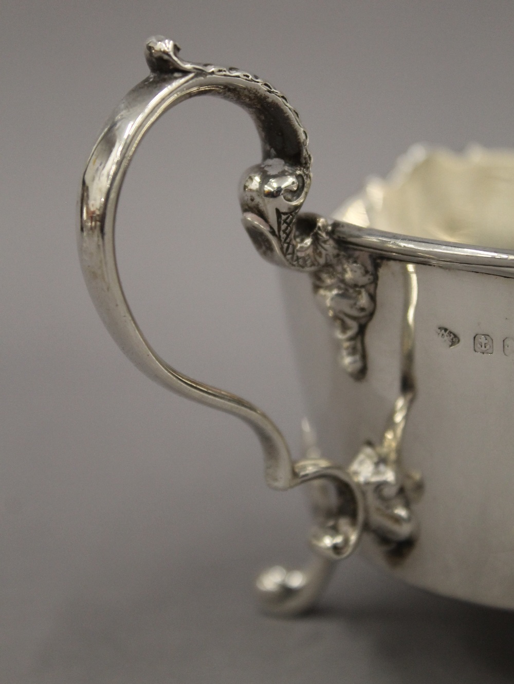 A silver sauce boat. 16.5 cm long. 6.1 troy ounces. - Image 3 of 4