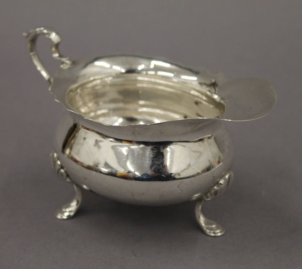 A silver sauce boat. 13 cm long. 3.5 troy ounces. - Image 2 of 4