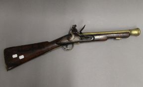 A 19th century flintlock blunderbuss. 75.5 cm long.