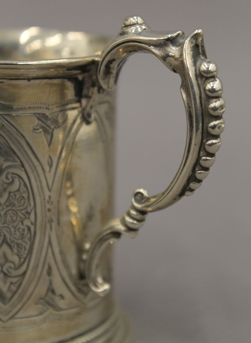 A small Victorian silver tankard. 9 cm high. 4.2 troy ounces. - Image 5 of 5