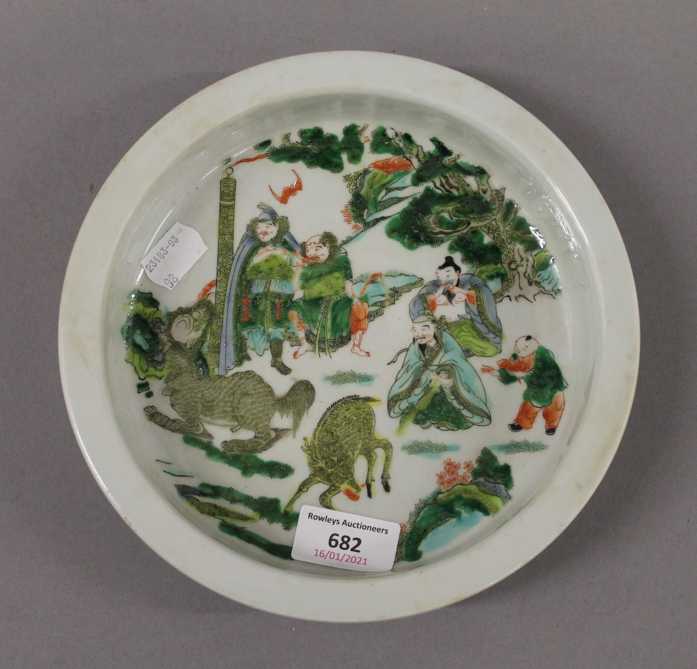 A Chinese famille verte porcelain dish. 21 cm diameter. - Image 3 of 4