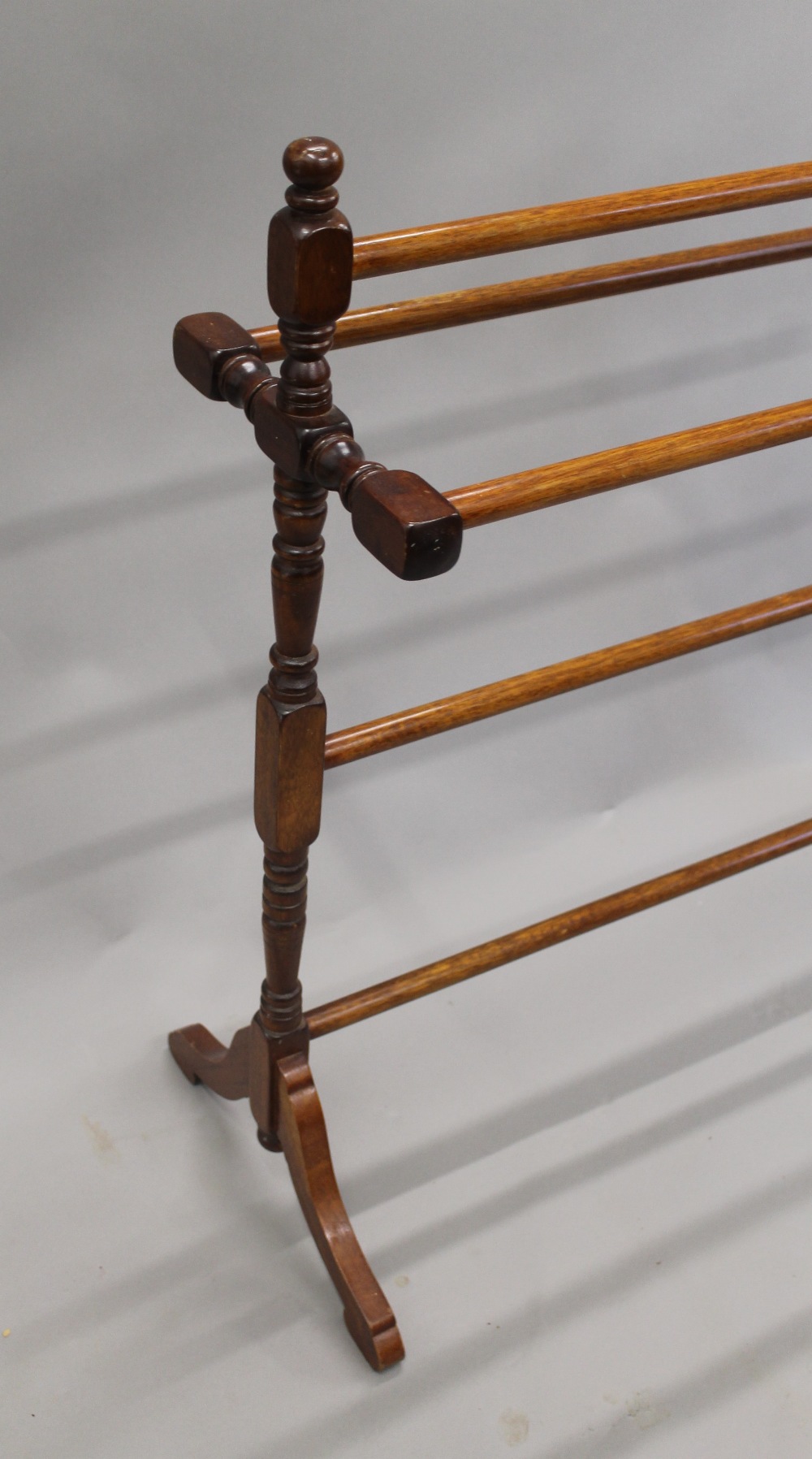 A large 19th century style towel rail. 101 cm long. - Image 2 of 2