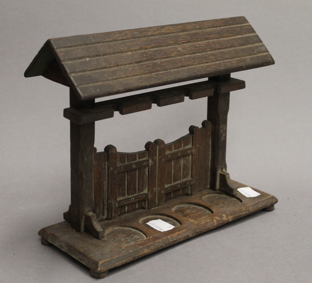 A wooden pipe rack formed as a gateway. 23 cm wide. - Image 2 of 4