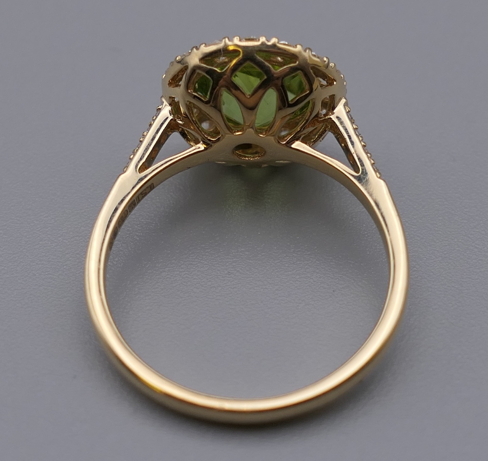 An 18 ct gold, peridot and diamond ring with diamond shoulders. Ring Size M. 3. - Image 4 of 6