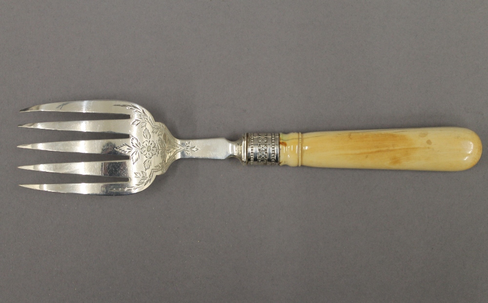 A cased pair of Victorian silver and ivory handled fish servers. 7.5 troy ounces total weight. - Image 5 of 7