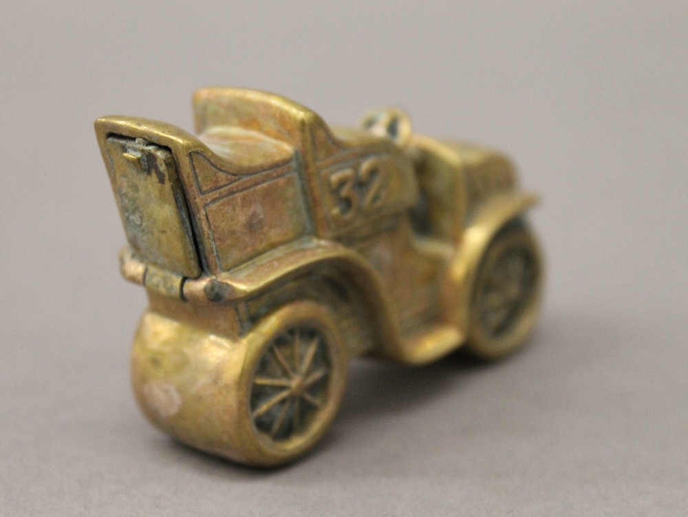 A brass vesta formed as a vintage car. 6 cm long. - Image 3 of 3