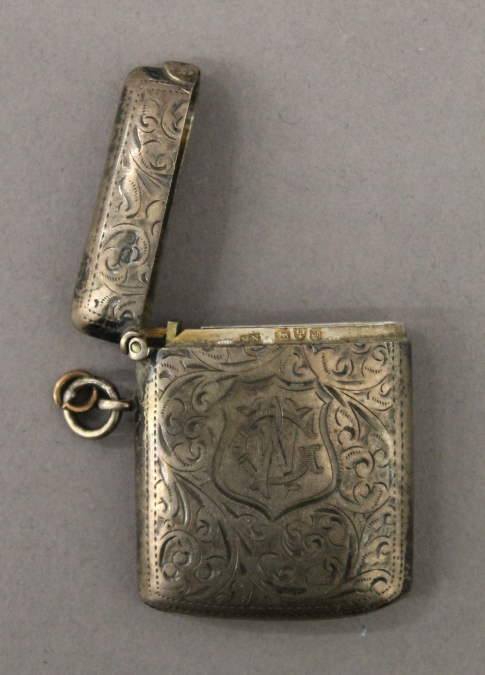 An engraved silver vesta. 4.75 cm high. - Image 3 of 5